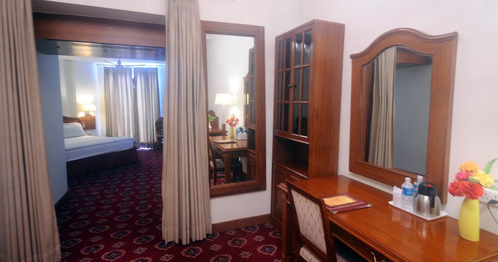 Hotel Jaipur Palace Kamer foto