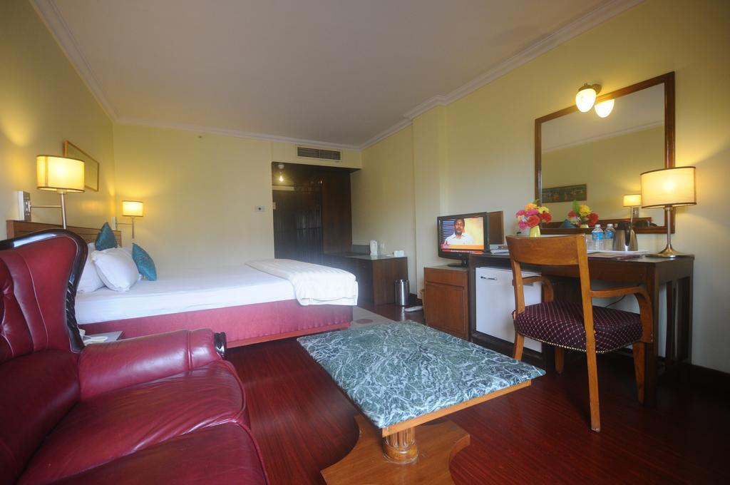 Hotel Jaipur Palace Kamer foto